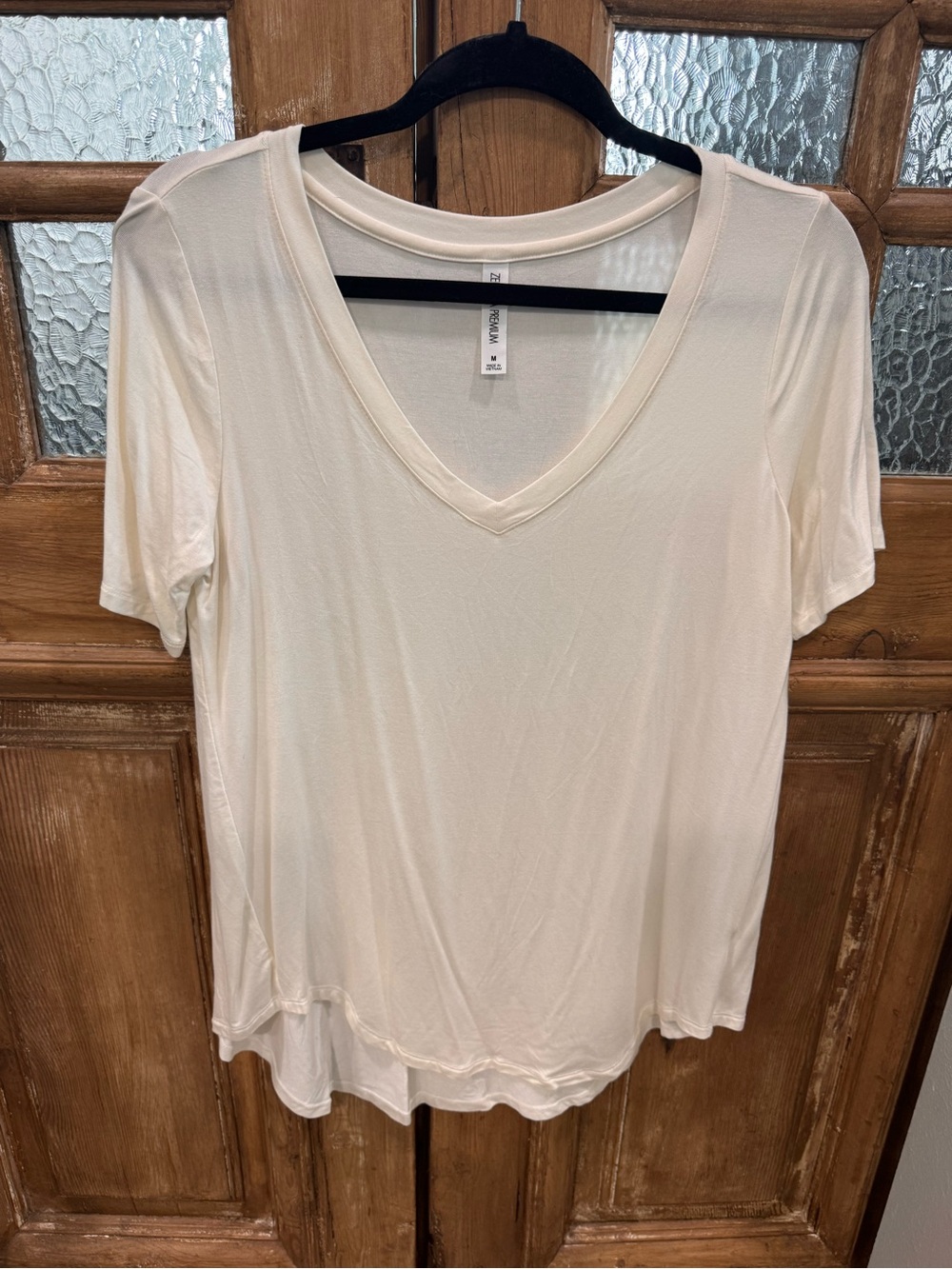 Zenana Outfitters Cream V-Neck Short Sleeve Tee